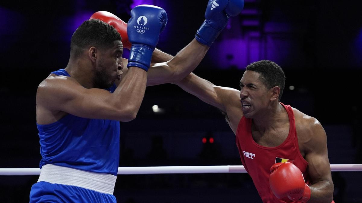 Enmanuel Reyes Pla, a la izquierda de la imagen, durante el combate de cuartos de final.