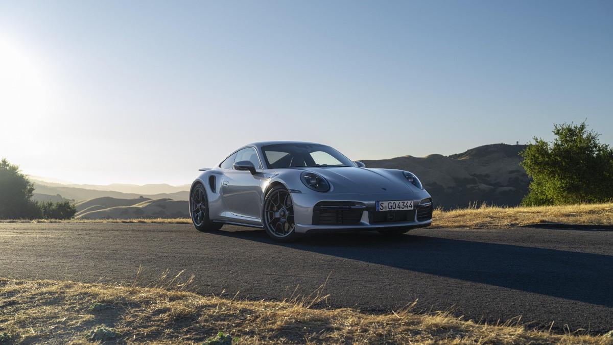 Porsche 911 Turbo 50 Years, une édition spéciale limitée à 1 974 exemplaires qui évoque les modèles historiques 911 Turbo