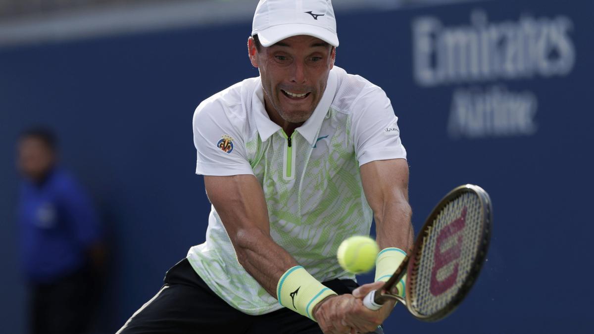 Ben Shelton cierra la puerta de la tercera ronda a Roberto Bautista.