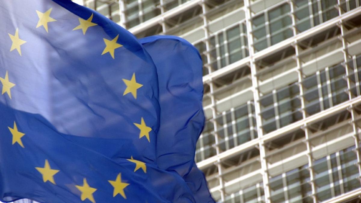 Bruselas ajusta a la baja los aranceles provisionales al coche elécrico chino por ventaja desleal.