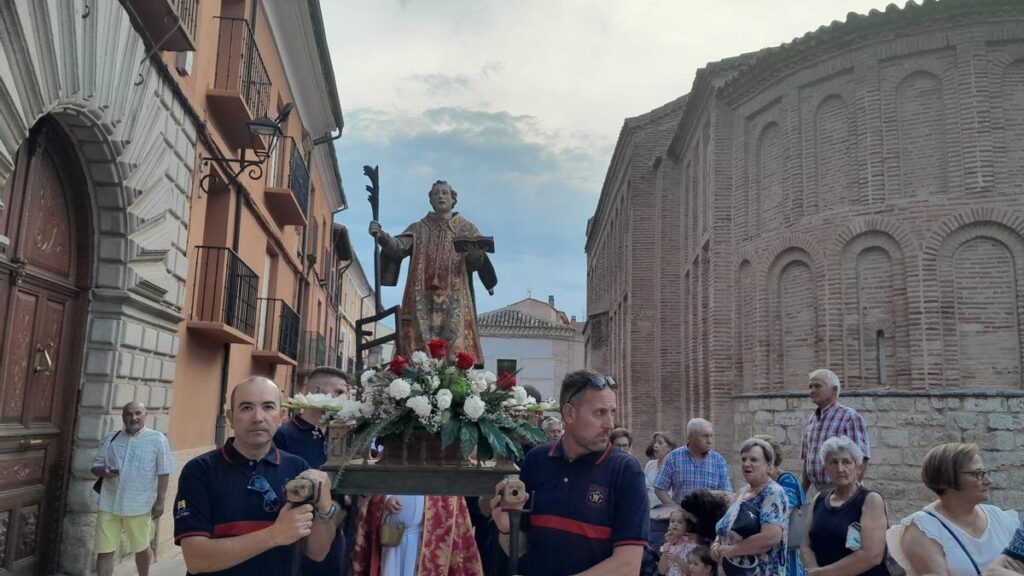 Los toresanos disfrutan de la procesión de San Lorenzo
