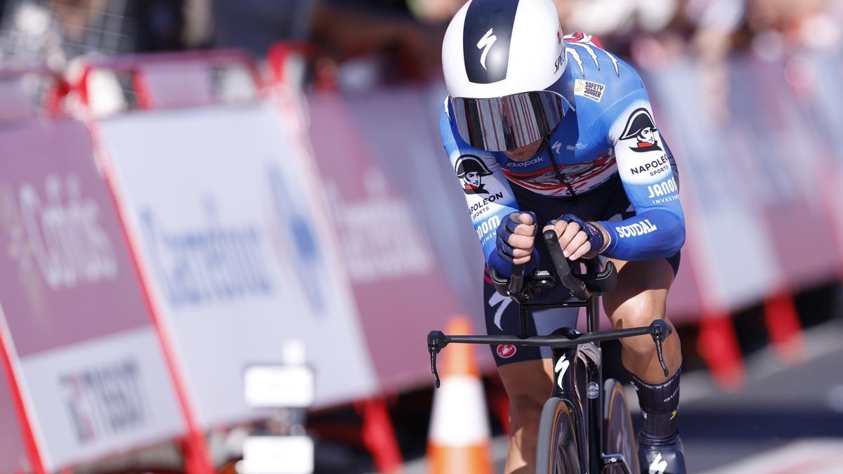 Brandon McNulty, primer maillot rojo de la Vuelta 2024