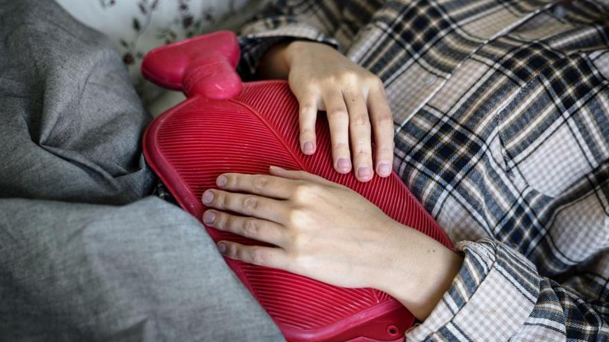 Le gonflement abdominal, les gaz ou la diarrhée sont quelques symptômes de SIBO.