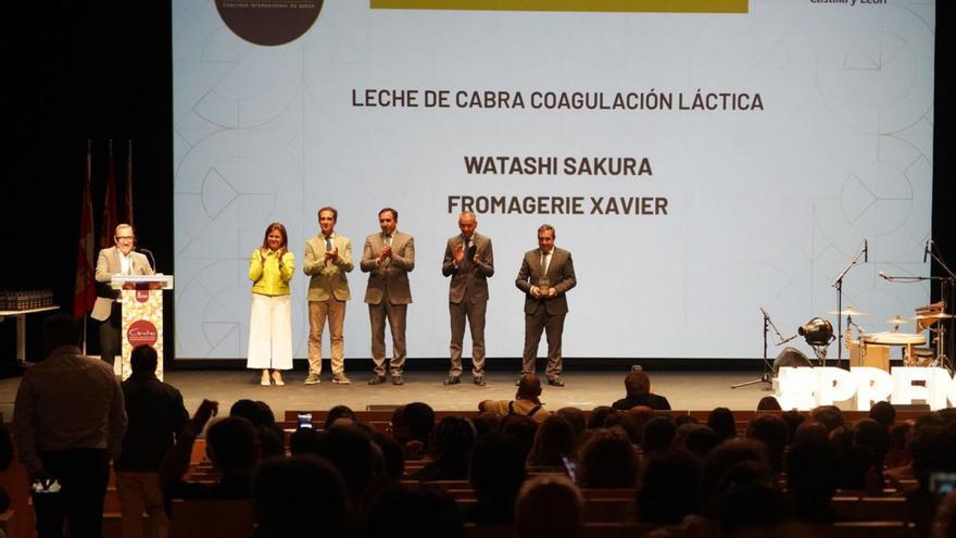 Un momento de la ceremonia en el Teatro Ramos Carrión.