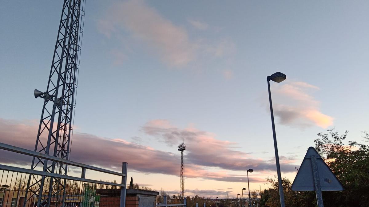 Cielos depsejados con nubes puntuales en Zamora capital.