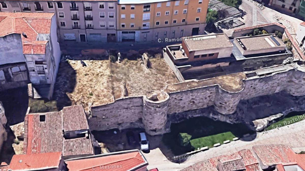 Las dos parcelas a expropiar junto al Palacio de Doña Urraca.