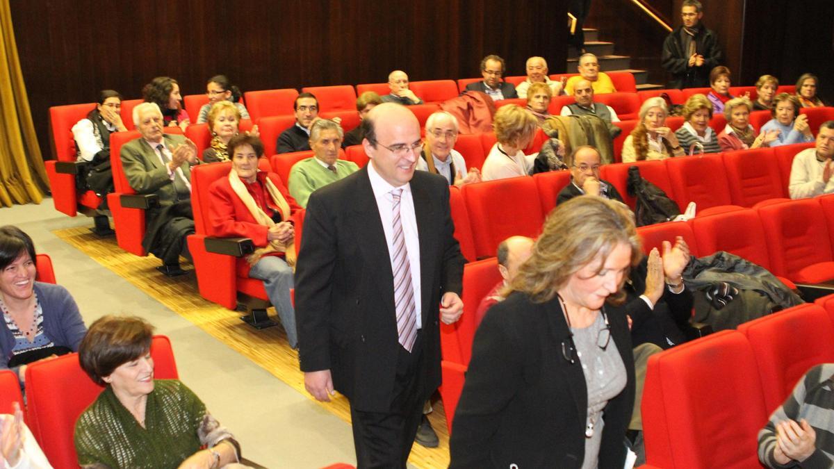 César Pérez Gallego participa en el Club del periódico en 2011.