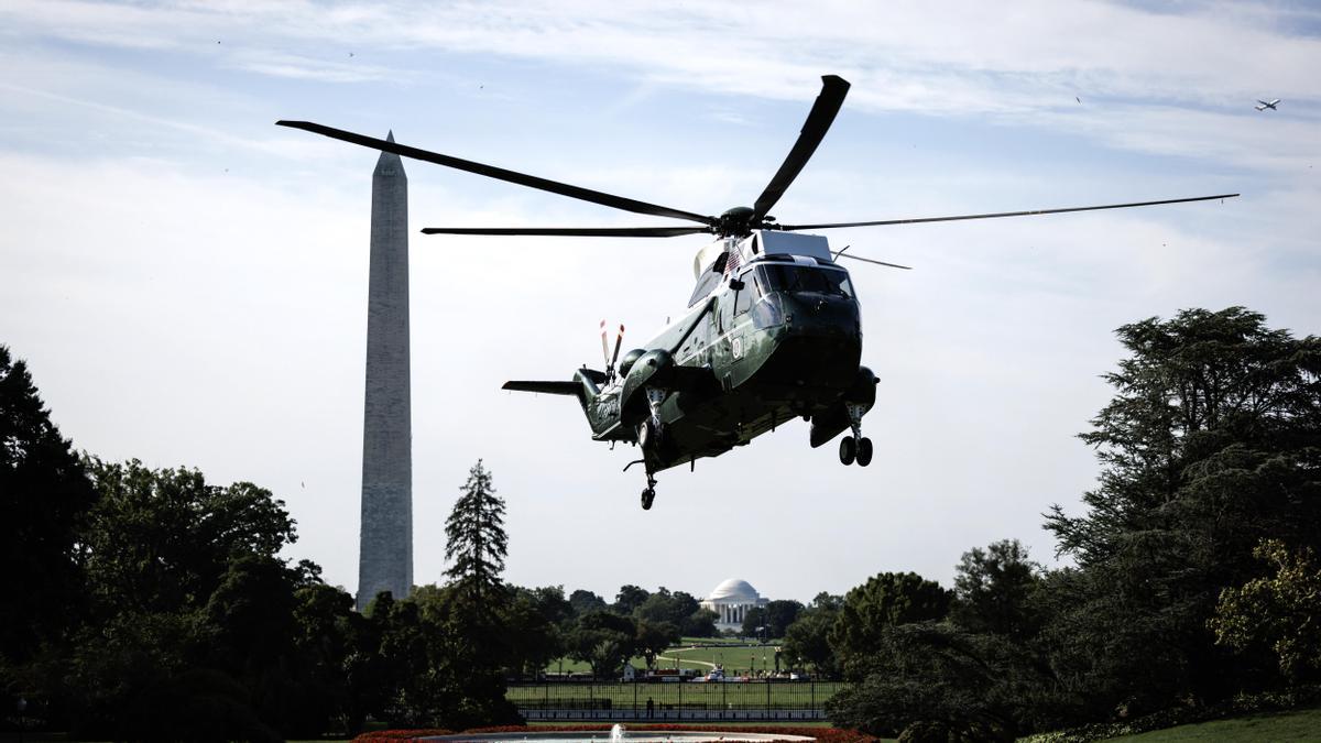 El presidente de EEUU, Joe Biden, y la vicepresidenta, Kamala Harris, parten de la Casa Blanca para reunirse con el equipo que negocia el alto el fuego en Gaza.