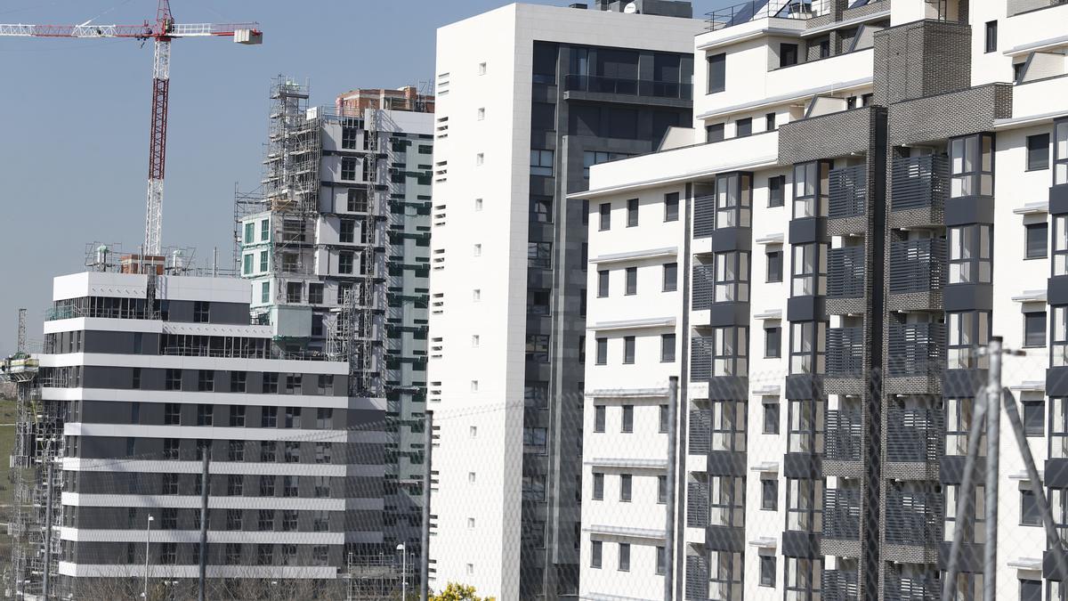 Promoción inmobiliaria en construcción.