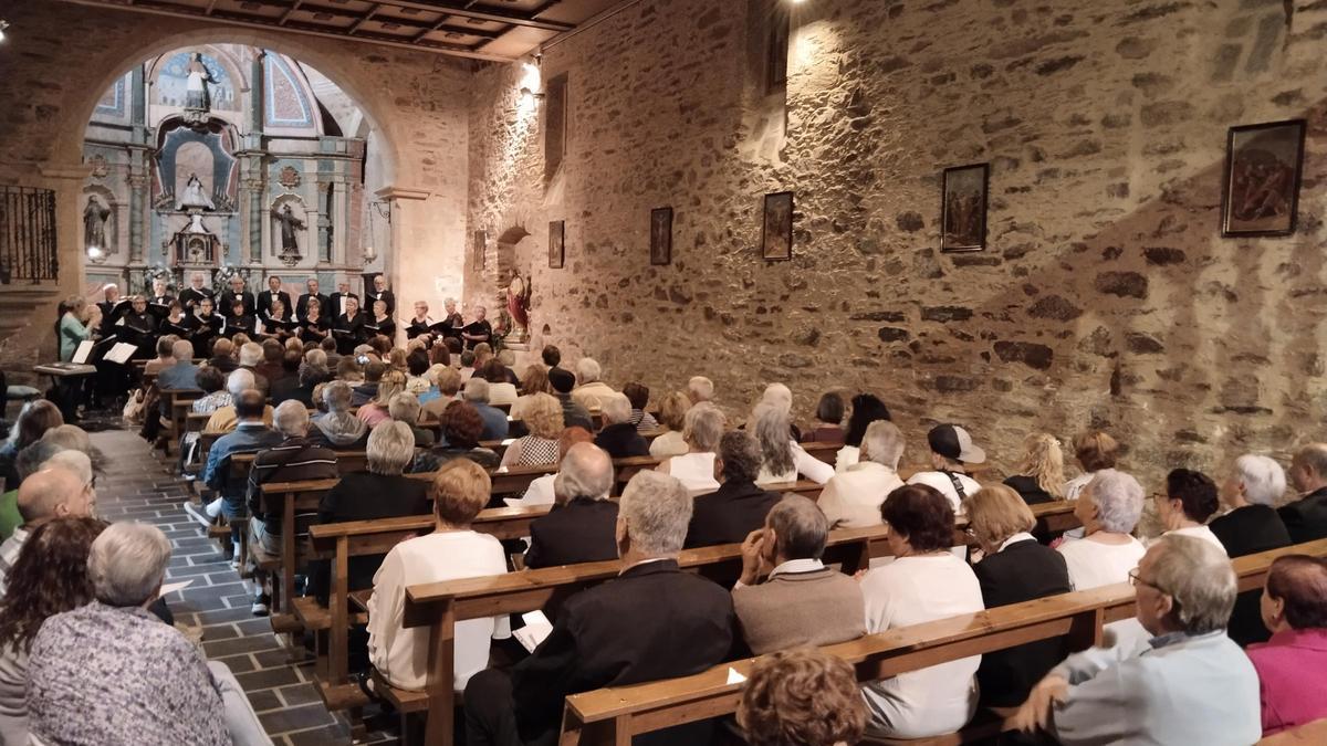 Un momento del Encuentro de Corales en Puebla de Sanabria