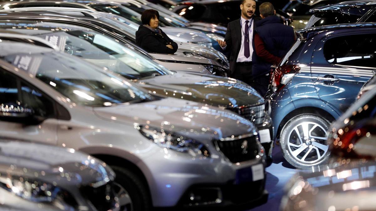 Una feria del automóvil.