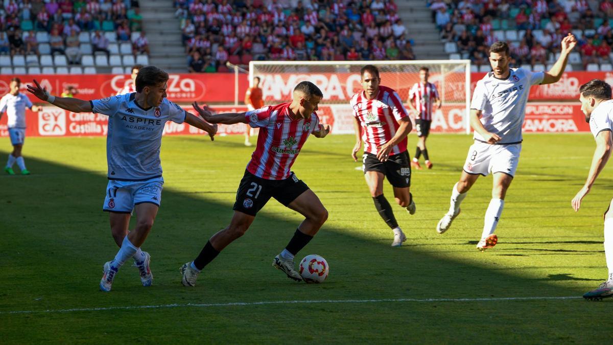 Joel, en una jugada del partido