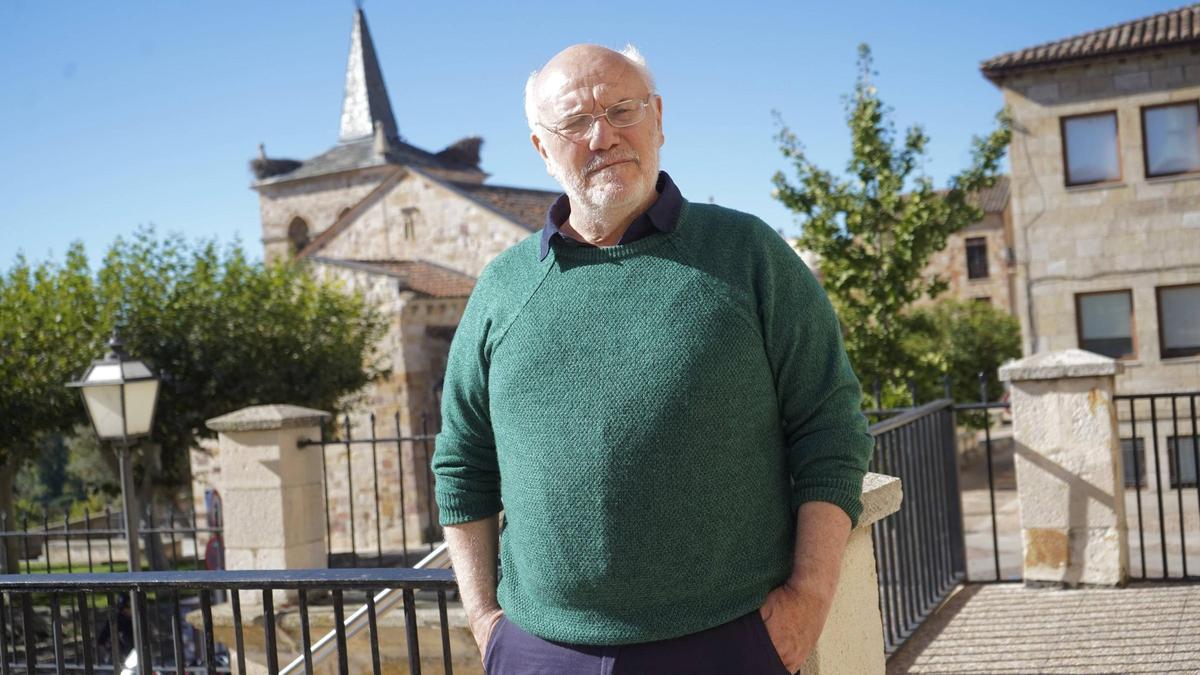 El estudioso Gabriel Seisdedos en su estancia en Zamora.
