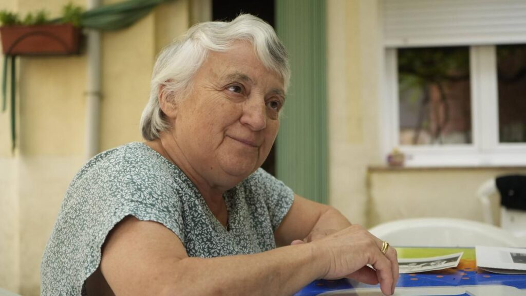Manuela Fernández en su casa de Granja de Moreruela