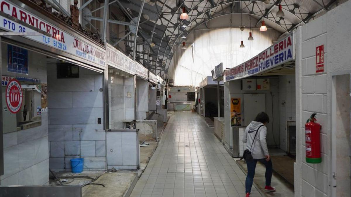 Interior del Mercado de Abastos el día del cierre definitivo antes de la remodelación.