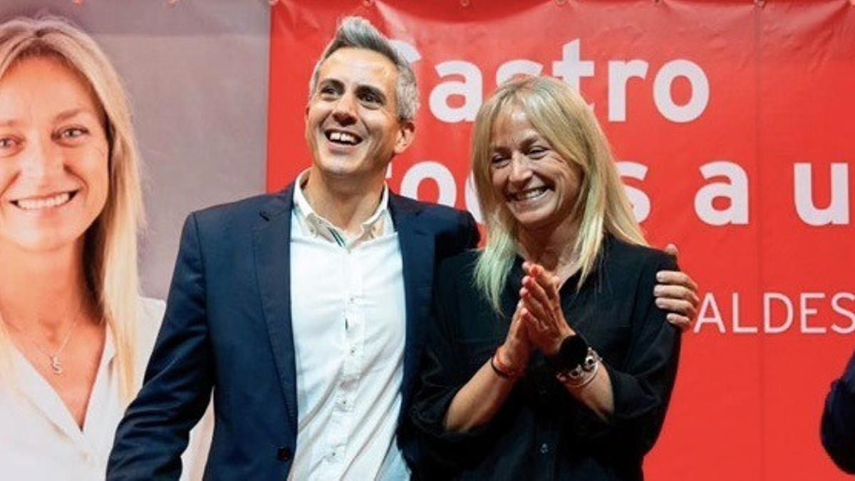 El secretario general del PSOE de Cantabria, Pablo Zuloaga, y la integrante del sector crítico y alcaldesa de Castro Urdiales, Susana Herrán, durante un acto de campaña.