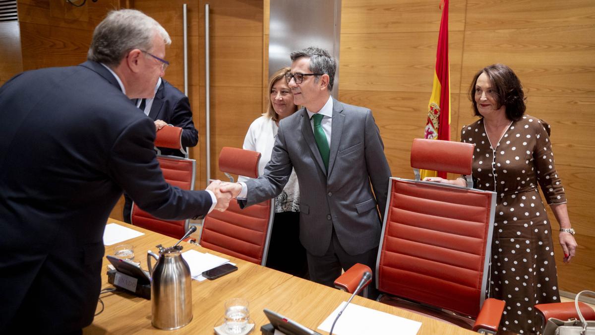 El ministro de la Presidencia y Justicia, Félix Bolaños, al inicio de su comparecencia ante la Comisión de Justicia este miércoles en el Senado.