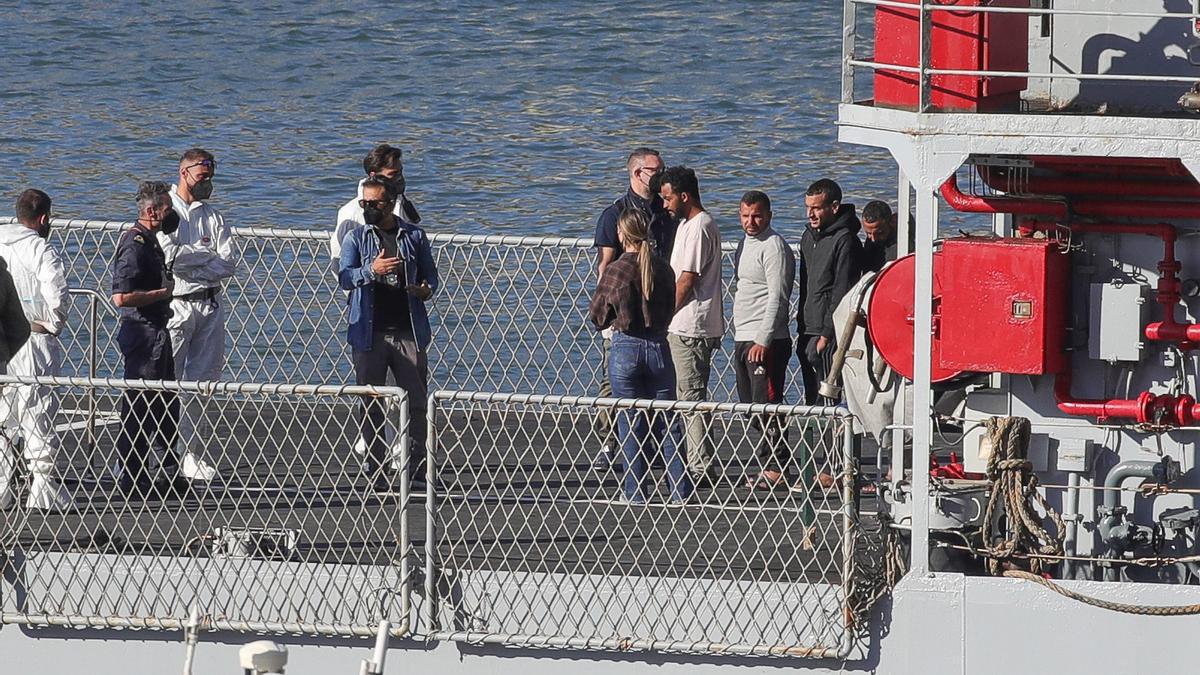 Migrantes trasladados desde Italia a Albania en virtud de un acuerdo bilateral