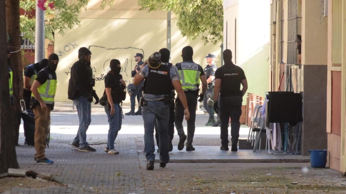 Policía Nacional en la operación Vulcano/Helio en las Tres Mil Viviendas