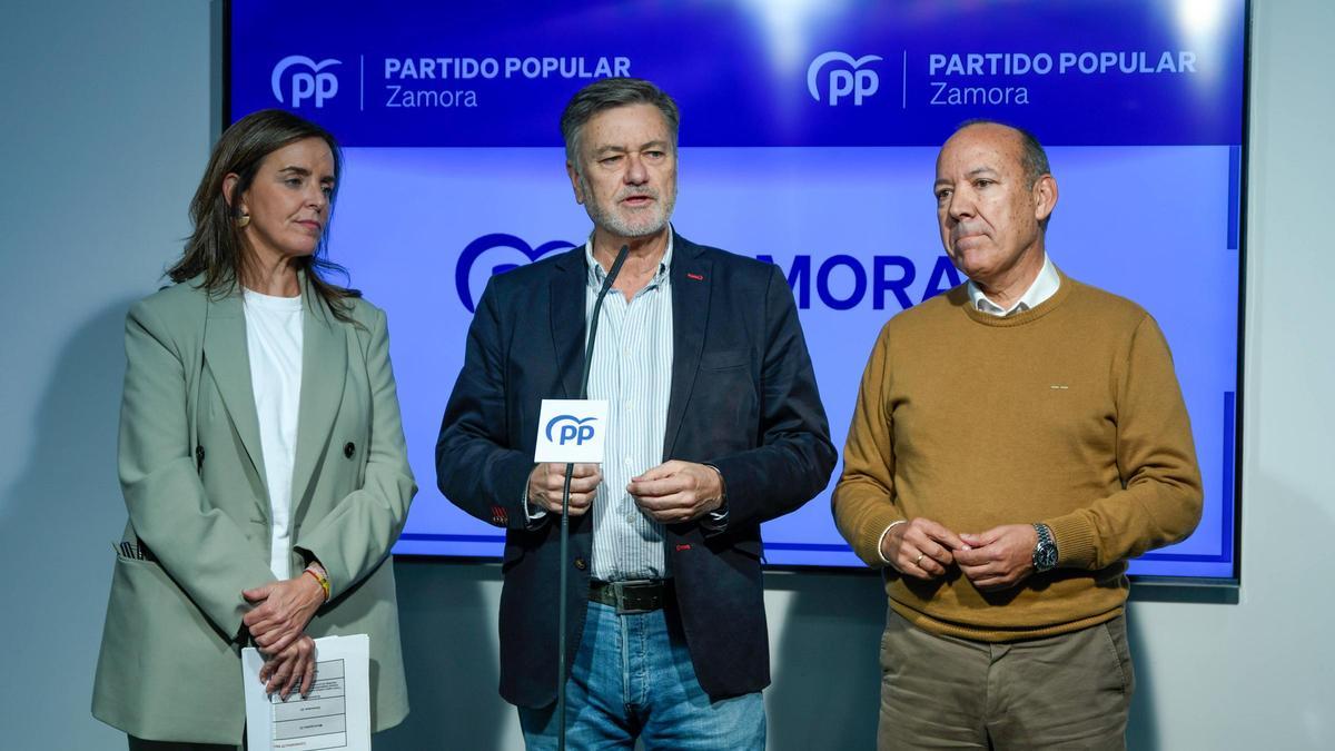 Responsables del PP en la rueda de prensa en la que han valorado la moción de censura