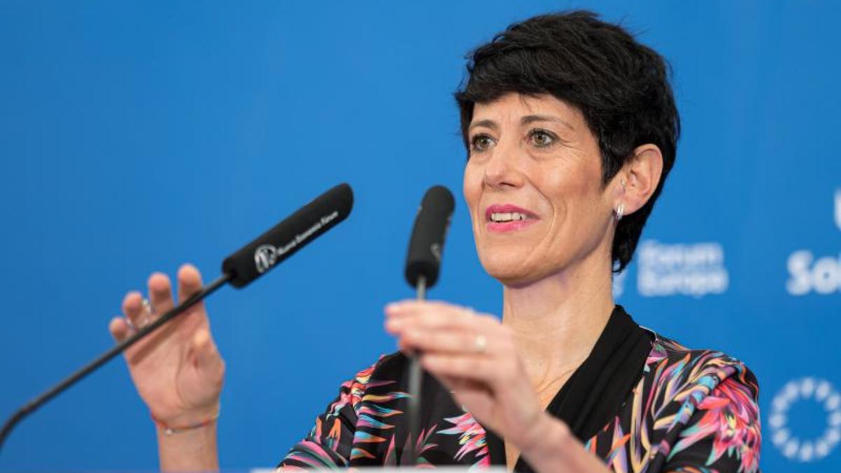La titular de Inclusión, Seguridad Social y Migraciones, Elma Saiz, en su comparecencia en el Foro Nueva Economía.