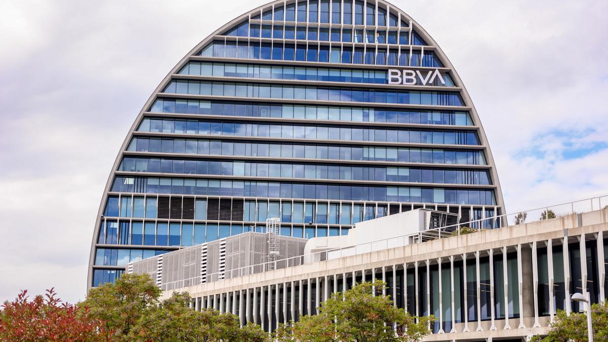 Archivo - Fachada de la sede de BBVA, a 26 de septiembre de 2024, en Madrid (España).
