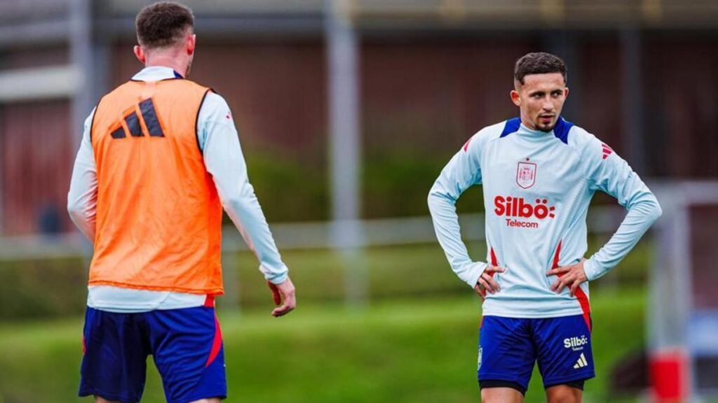 Yeremy Pino en un entrenamiento con la selección.