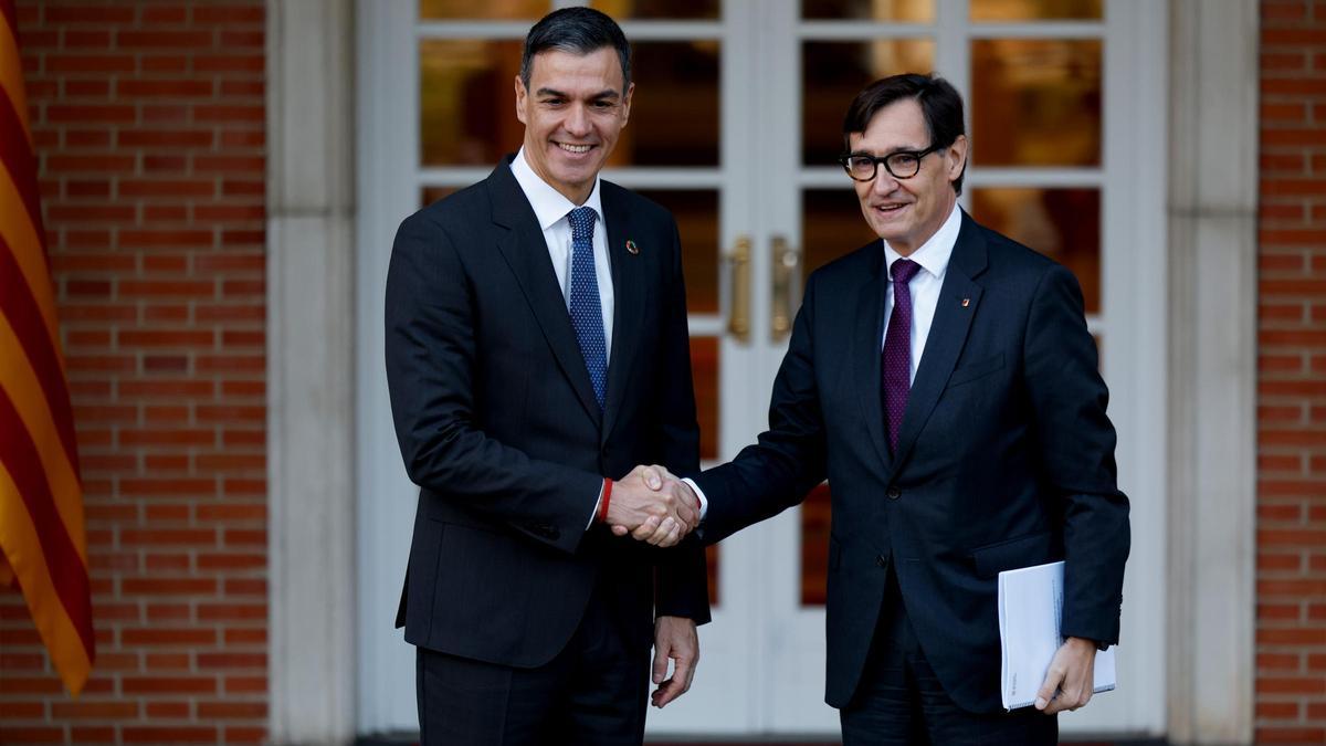 Pedro Sánchez y Salvador Illa durante su reunión en Moncloa.