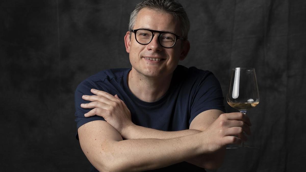 Santi Rivas, divulgador de vino a través de redes sociales (@colectivodecantado).