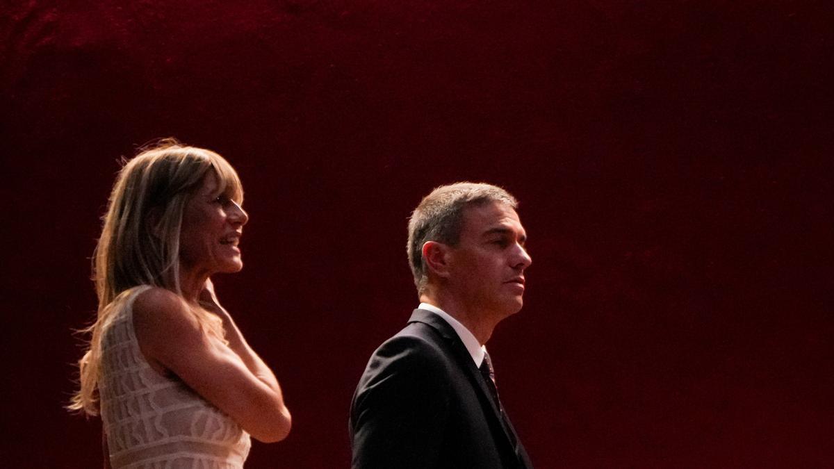 El presidente del Gobierno, Pedro Sánchez, y su mujer, Begoña Gómez.