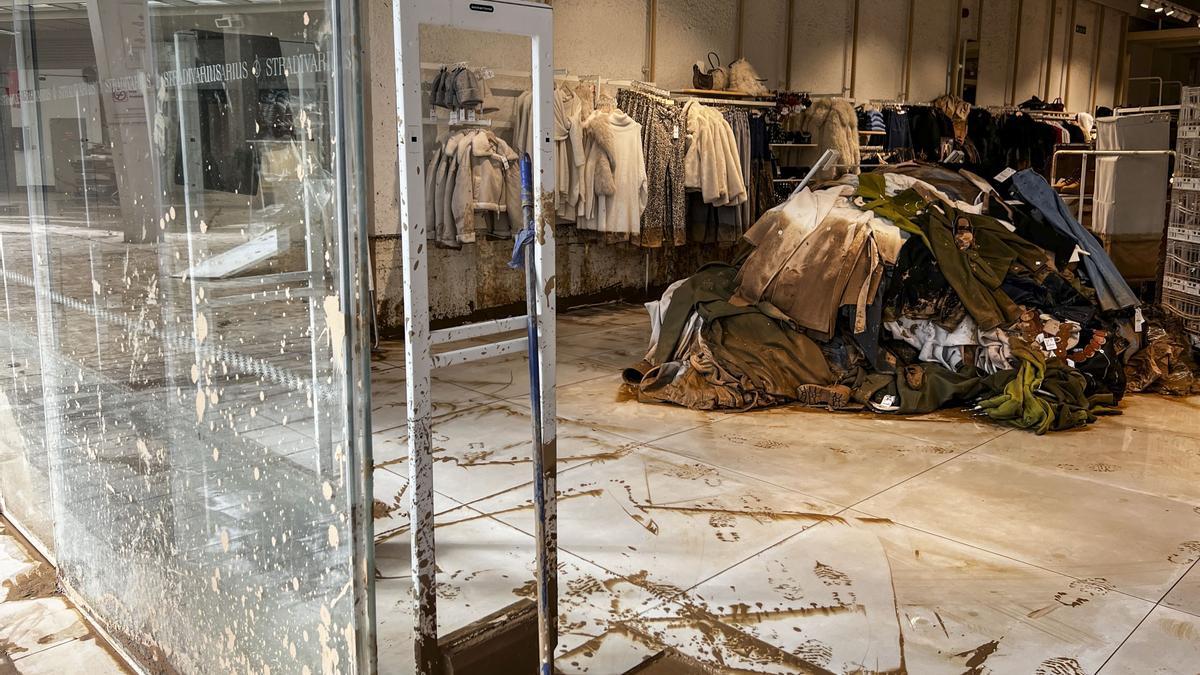 Así se encuentra Bonaire, el centro comercial del gran bulo de la DANA, y que ya trabaja en su reapertura