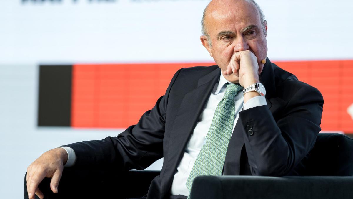 El vicepresidente del Banco Central Europeo, Luis De Guindos, durante el I Evento anual del observatorio económico de El Confidencial y Mapfre Economics.