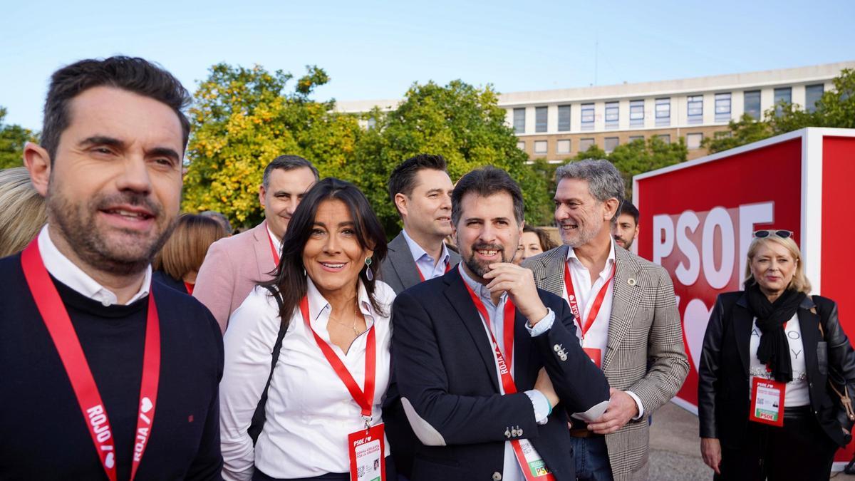 Antidio Fagúndez, Ana Sánchez y Luis Tudanca, en el congreso de Sevilla.