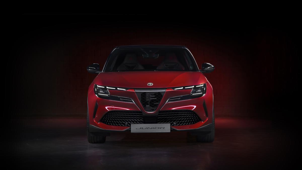 Les 6 finalistes pour le Prix de la Voiture des Lecteurs de l'Année : Alfa Romeo Junior