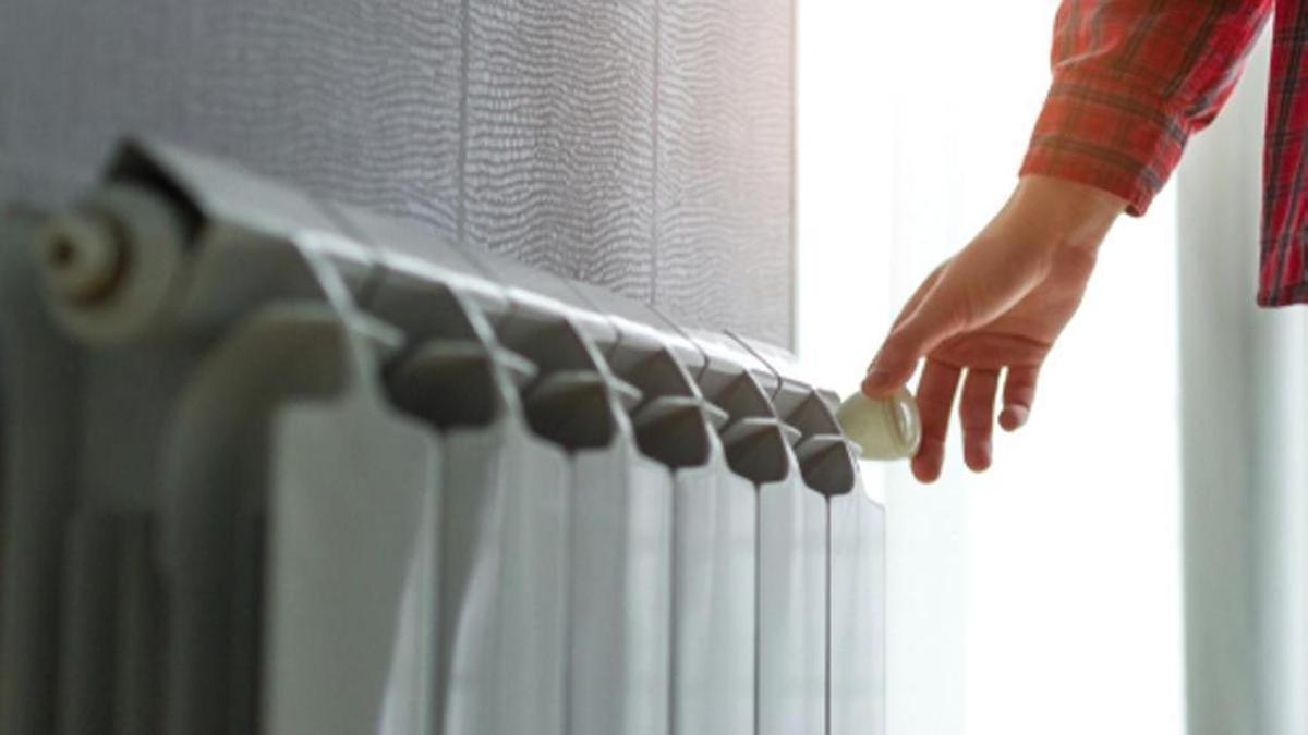 Papel de aluminio y limpieza de radiadores: claves para ahorrar y mejorar la calefacción