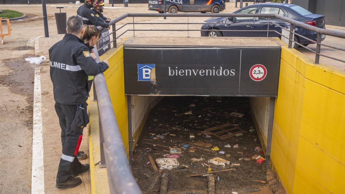 La Policía Nacional muestra el actual estado del parking del centro comercial Bonaire en Valencia