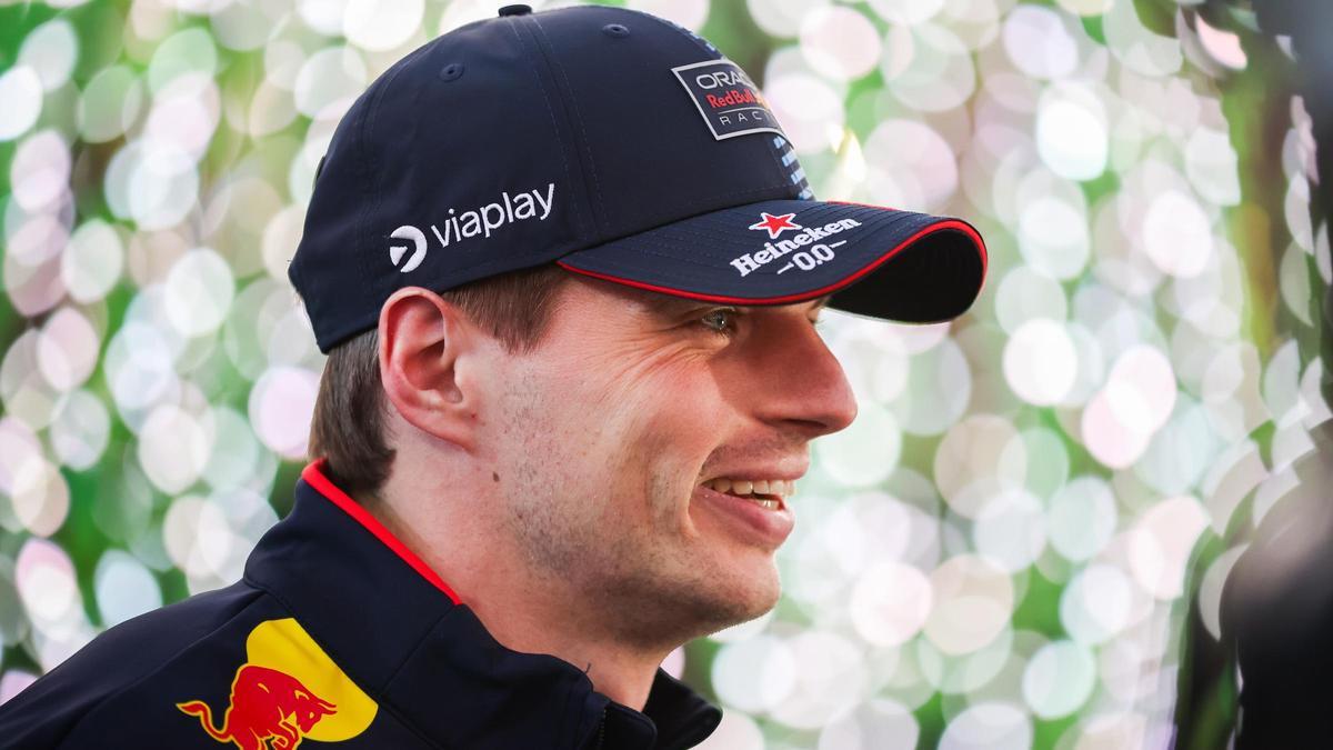 Max Verstappen sonríe tras proclamarse campeón del mundo de F-1.