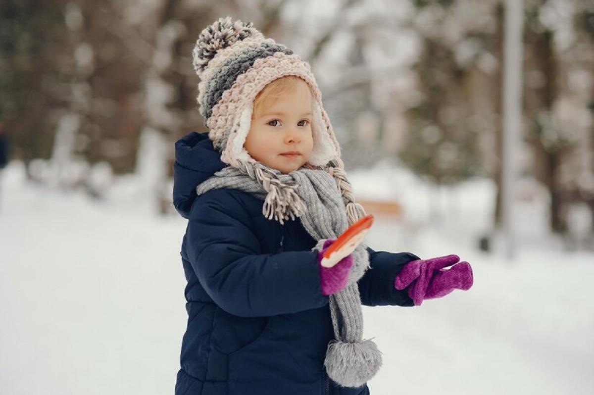 Les spécialistes recommandent de protéger le nez et la bouche du froid.