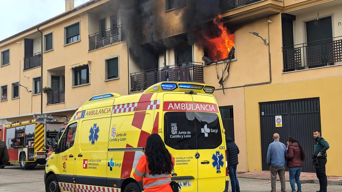 Parte del edificio, ubicado en la calle María de Molina, es desalojado a causa del fuego