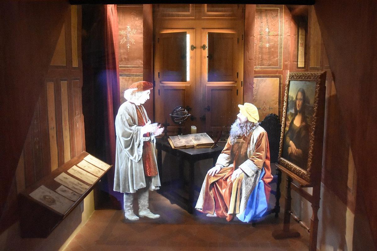 Hologrammes du Cardinal d'Aragon et de Léonard de Vinci au château du Clos Lucé