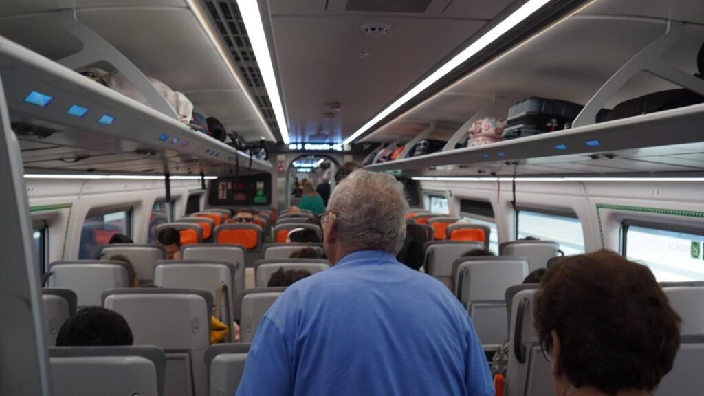 Interior de un tren Avlo, de bajo coste.