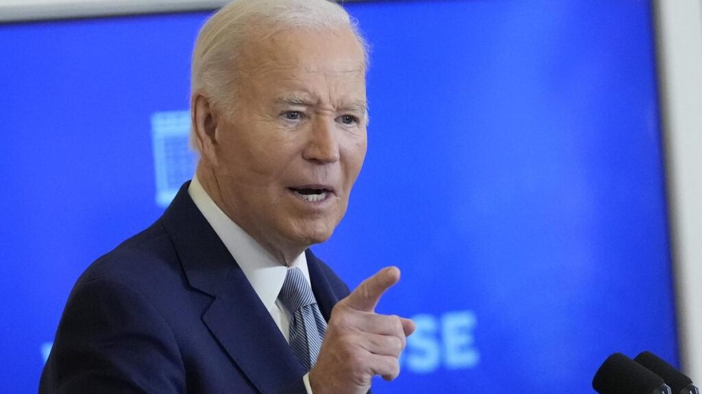 Biden reduce las penas para 1.500 condenados e indulta a otros 39 en una medida sin precedentes