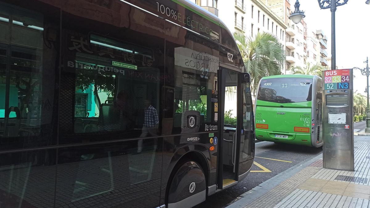 Varios autobuses