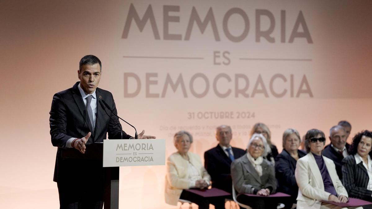 Pedro Sánchez durante el acto  ‘Día de Recuerdo y Homenaje a todas las víctimas del golpe militar, la Guerra y la Dictadura'.