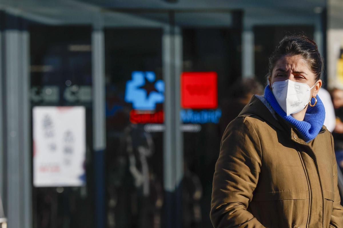 Les communautés s'arment contre la grippe : des masques dans les hôpitaux à l'augmentation des lits