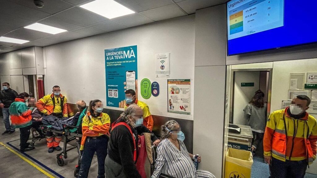 Las urgencias de los hospitales están saturadas por la quintudemia, la mezcla de gripe, COVID-19, VRS, norovirus y rinovirus