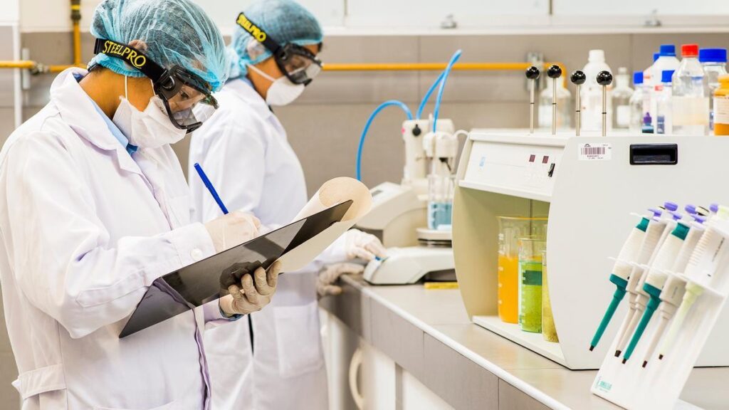 Denuncian una ofensiva de la industria química para 'salvar' las peligrosas PFAS