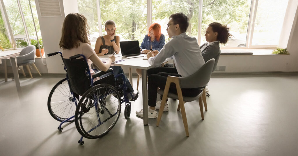 Banco Santander accorde des bourses à 200 étudiants universitaires handicapés pour l'année universitaire 2024-2025