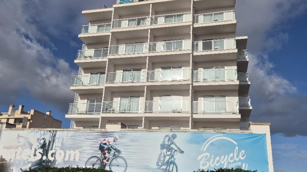 Hotel de Can Pastilla donde se alojaban los deportistas de la selección alemana de ciclismo en pista.