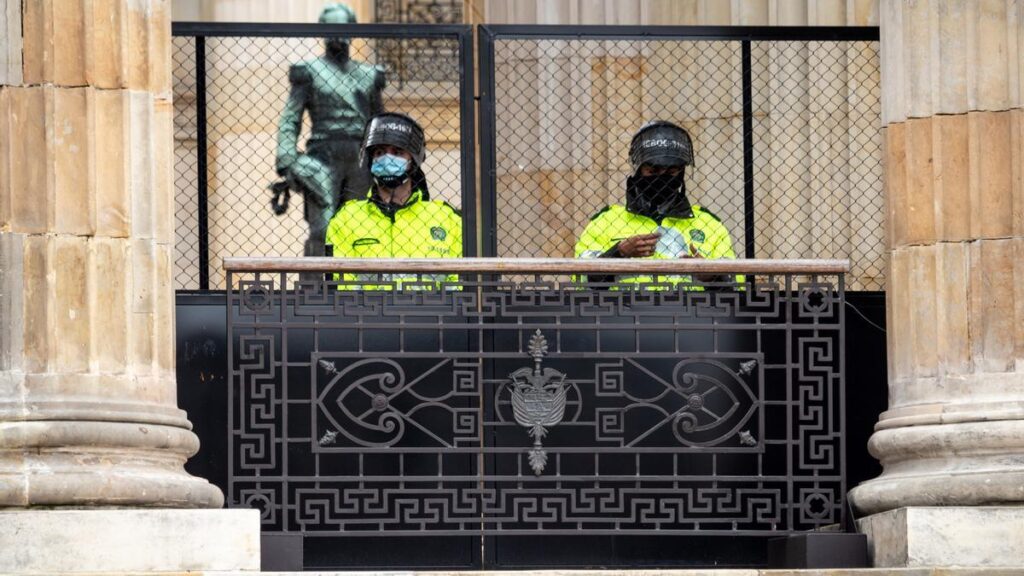 Dos policías colombianos en imagen de archivo.